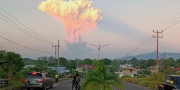 Indonesia volcano spews ash more than 6 miles into sky, dozens of Bali flights canceled