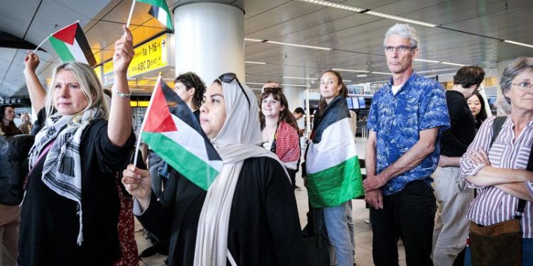 Thousands head to Egypt in bid to break Israel’s Gaza blockade