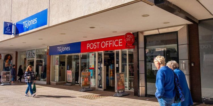 234-year-old book and news chain starts closing hundreds of stores