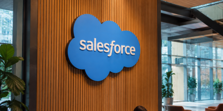 Salesforce stock hits a crucial resistance ahead of earnings: what next?