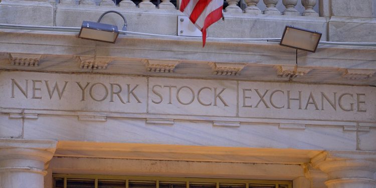 Stocks Settle Higher as a Weak Jobs Report Allays Rate Hike Fears