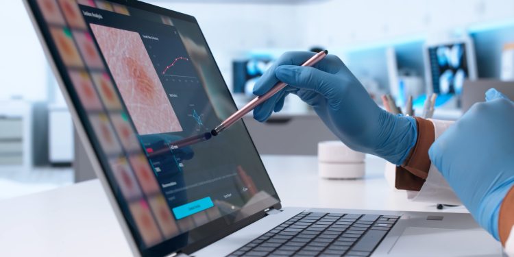 The benefits of medical AI assistance vary based on user expertise | MIT News