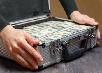 Dollar Supported by Hawkish Fed Comments