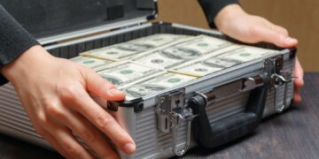 Dollar Supported by Hawkish Fed Comments
