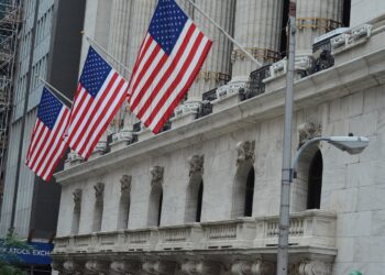 Stocks Settle Higher as Crude Prices Fall on US-Iran Deal Hopes