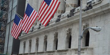 Stocks Settle Higher as Crude Prices Fall on US-Iran Deal Hopes