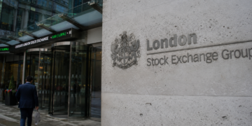 Top FTSE 100 shares to watch next week: IAG, BT Group, National Grid, Diageo
