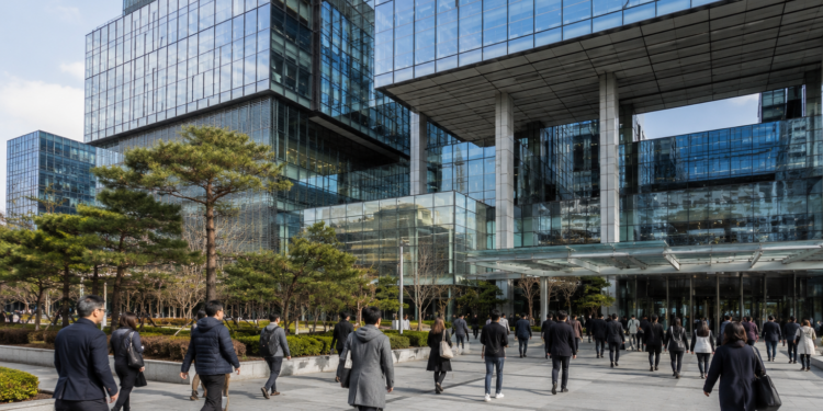 Kuark Capital raised $400 million for a new Asia-focused AI hedge fund targeting Taiwan and Japan.